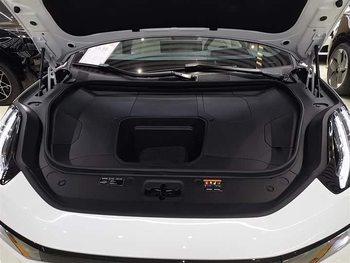 Фото 20 - Zeekr 001