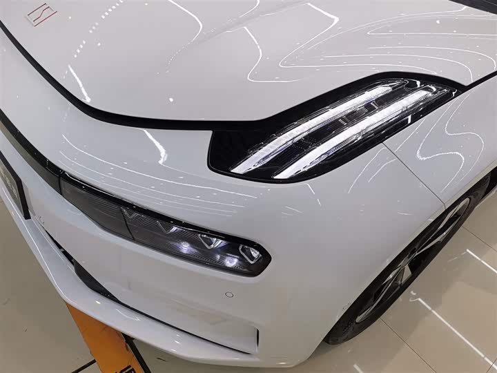 Фото 24 - Zeekr 001