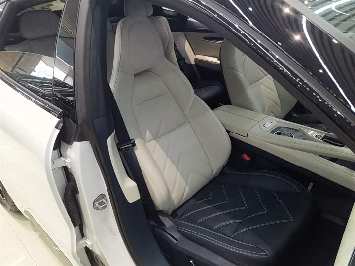 Фото 25 - Zeekr 001