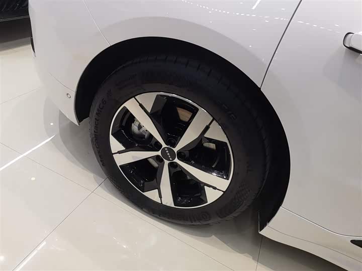 Фото 26 - Zeekr 001