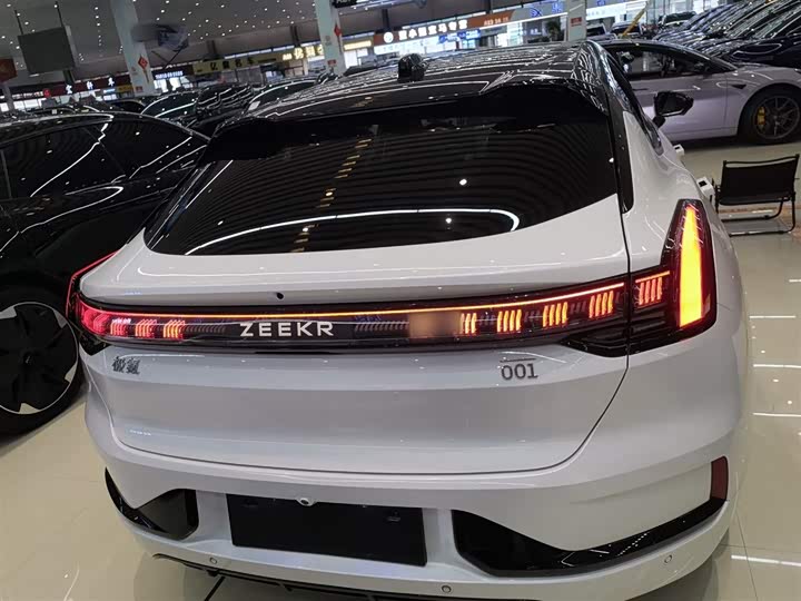Фото 6 - Zeekr 001