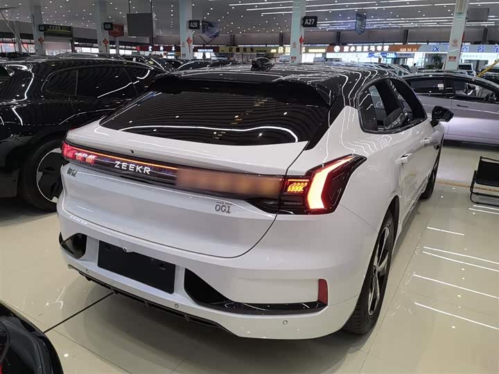 Фото 7 - Zeekr 001