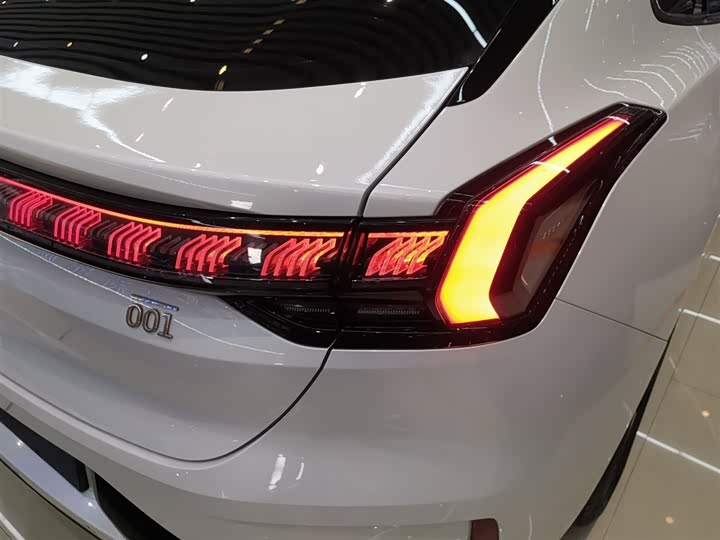 Фото 8 - Zeekr 001