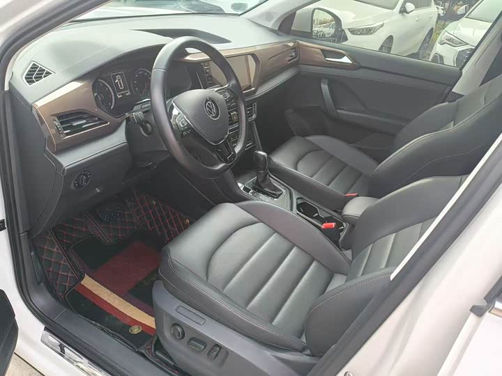 Фото 4 - Volkswagen Tharu