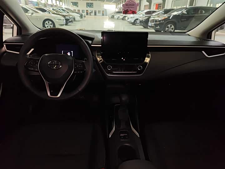 Фото 10 - Toyota Corolla