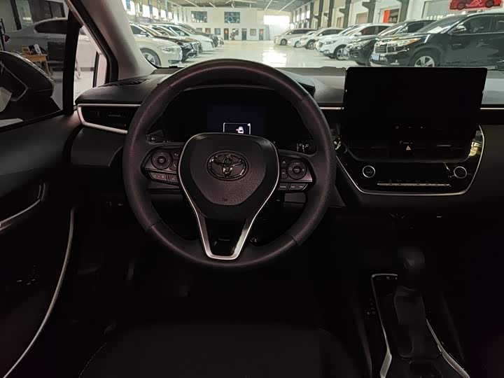 Фото 11 - Toyota Corolla