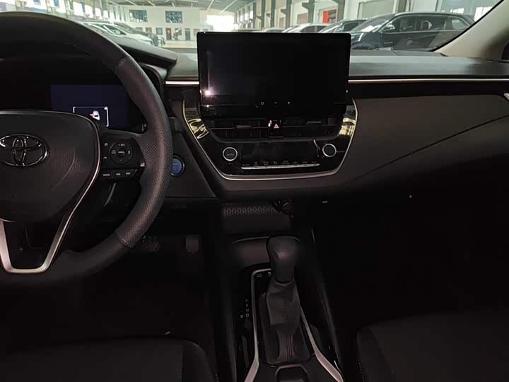 Фото 13 - Toyota Corolla