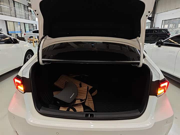 Фото 19 - Toyota Corolla