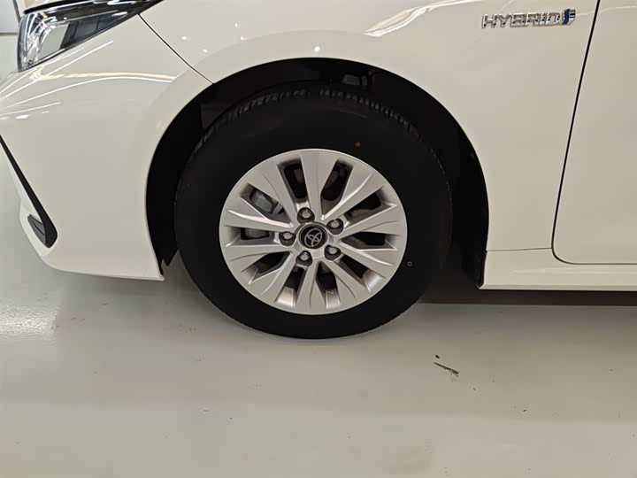 Фото 23 - Toyota Corolla