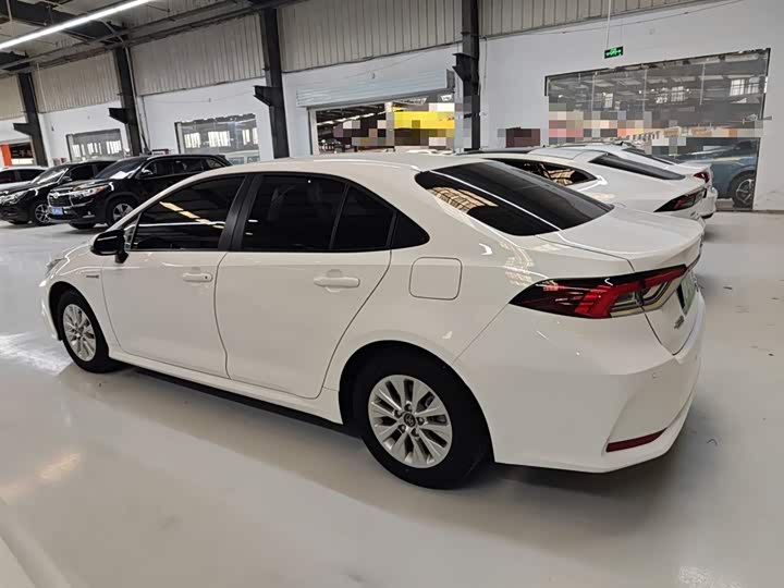 Фото 5 - Toyota Corolla