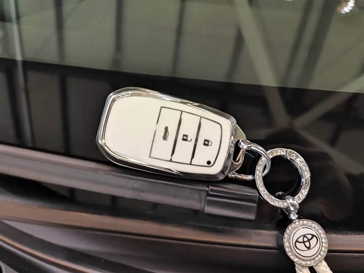 Фото 9 - Toyota Corolla