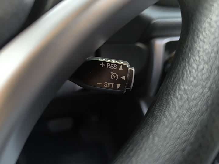 Фото 20 - Toyota Yaris L Hatchback