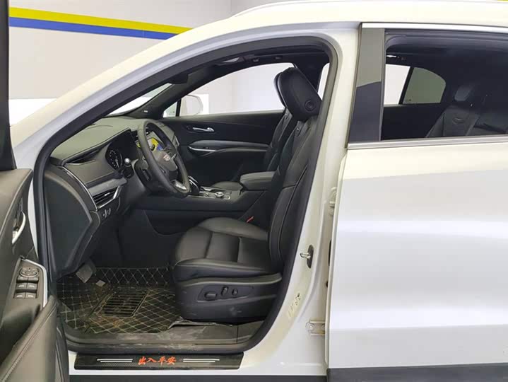 Фото 9 - Cadillac XT4