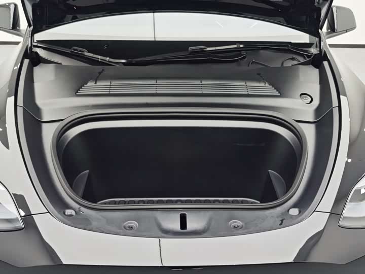 Фото 10 - Tesla Model Y