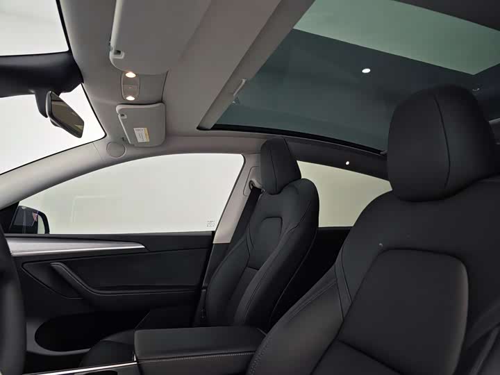 Фото 14 - Tesla Model Y