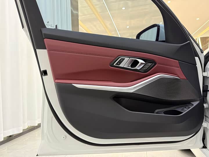 Фото 3 - BMW 3 Series