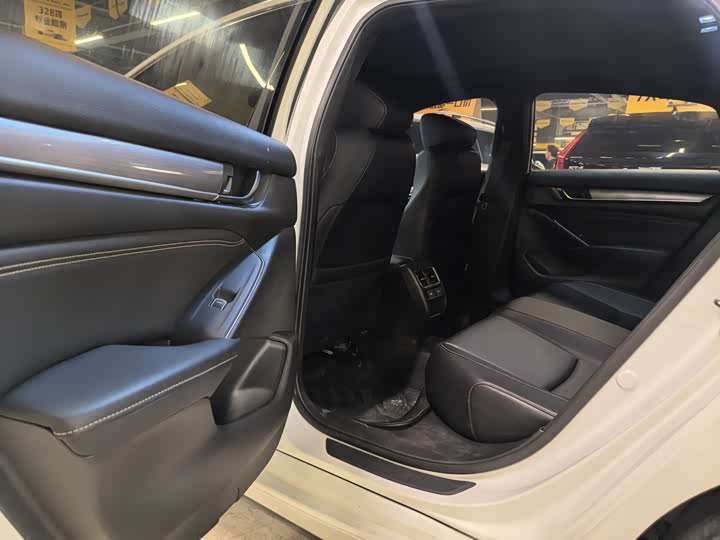 Фото 3 - Honda Inspire