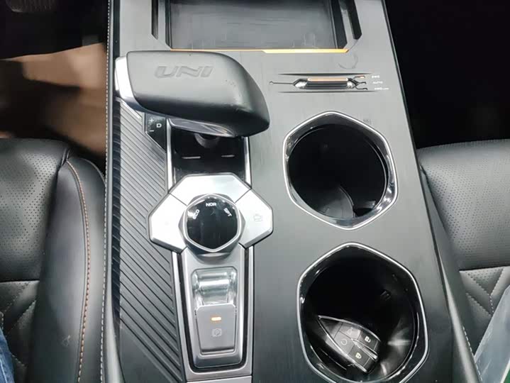 Фото 16 - Changan UNI-K