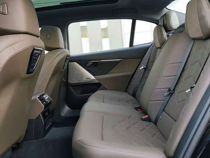 Фото 12 - BMW 5 Series