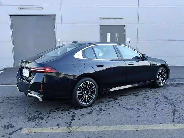 Фото 5 - BMW 5 Series