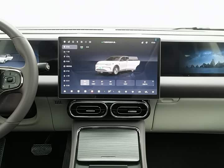 Фото 12 - Leapmotor C11