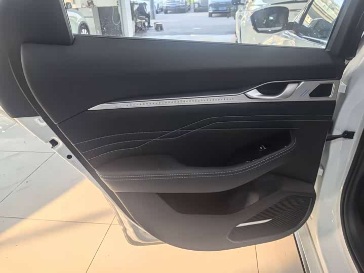 Photo 10 - Geely Preface