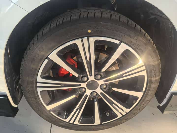 Photo 5 - Geely Preface