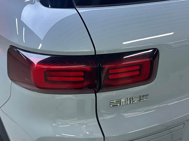 Фото 19 - Geely Icon