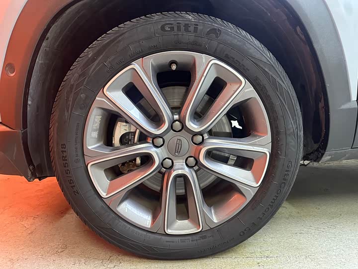 Фото 22 - Geely Icon