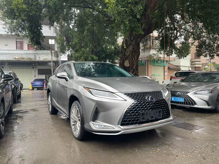 Фото 3 - Lexus RX