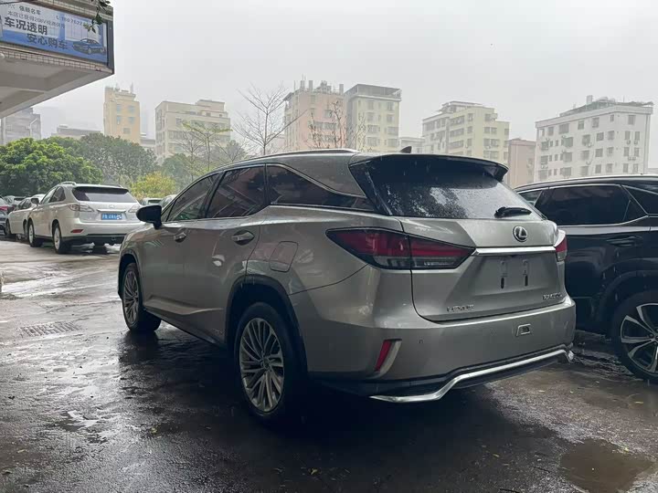 Фото 7 - Lexus RX