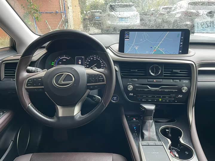 Фото 8 - Lexus RX