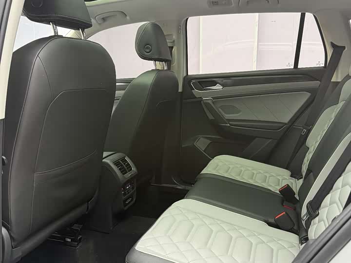 Фото 16 - Volkswagen Tayron