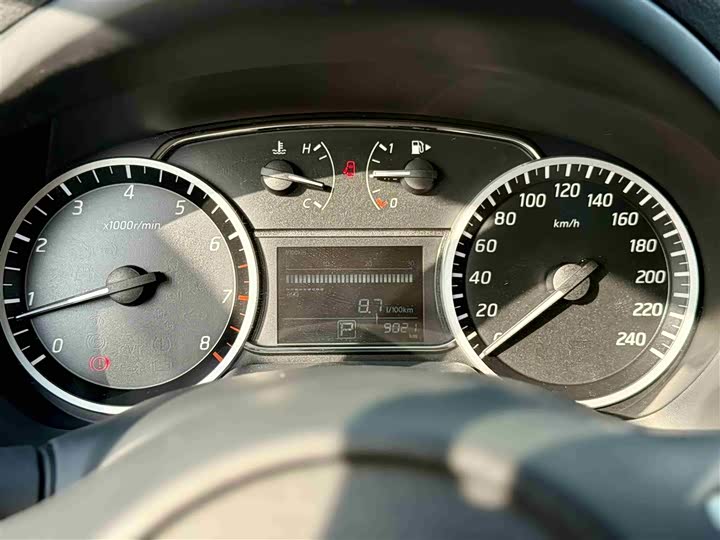 Фото 17 - Nissan Sylphy