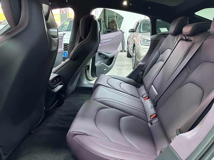 Фото 10 - Xiaomi SU7