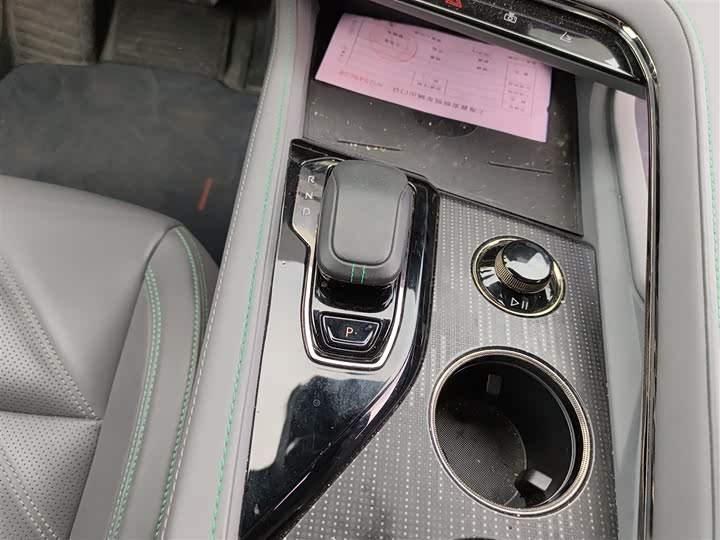 Фото 14 - Zeekr 001