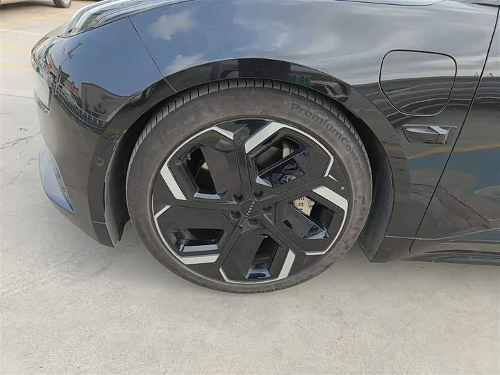 Фото 23 - Zeekr 001