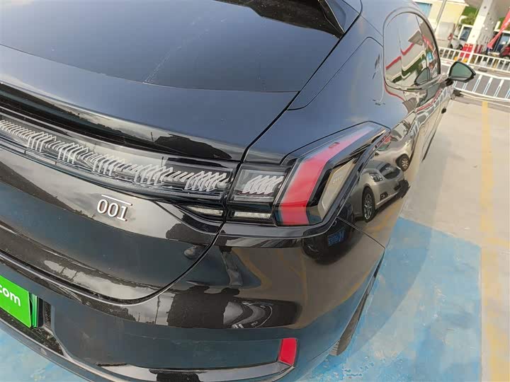 Фото 8 - Zeekr 001