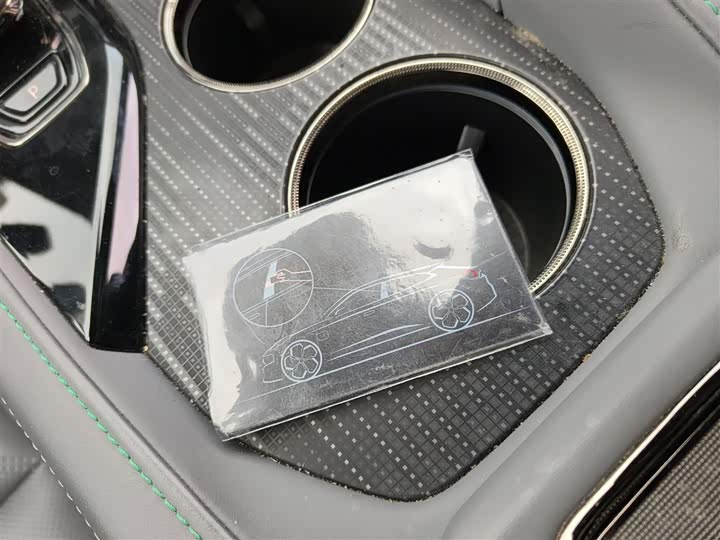 Фото 9 - Zeekr 001