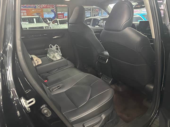 Фото 4 - Toyota Highlander