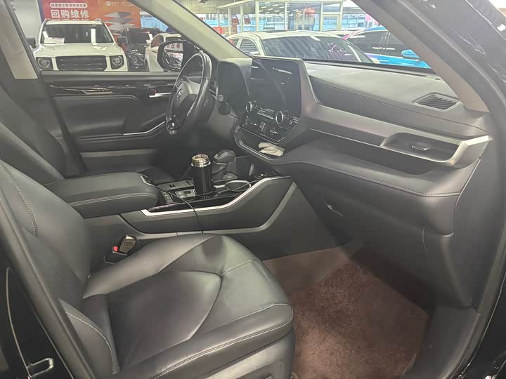 Фото 5 - Toyota Highlander