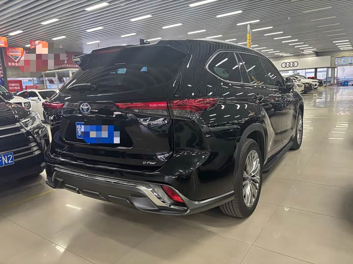 Фото 9 - Toyota Highlander