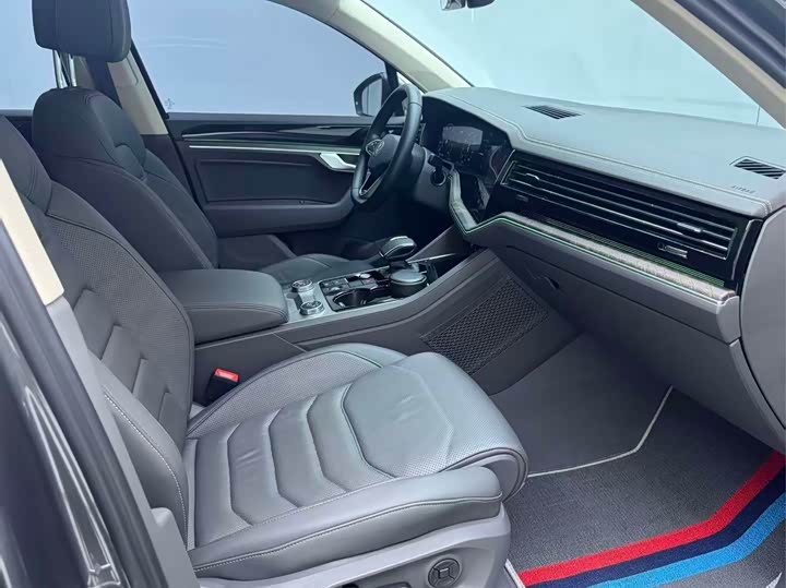 Фото 4 - Volkswagen Touareg