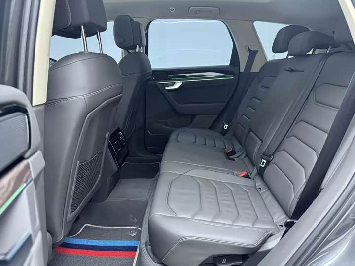 Фото 5 - Volkswagen Touareg