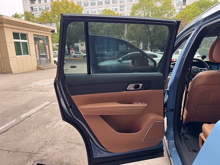 Фото 10 - LiXiang One