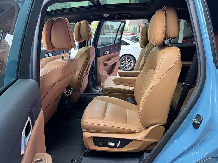 Фото 11 - LiXiang One