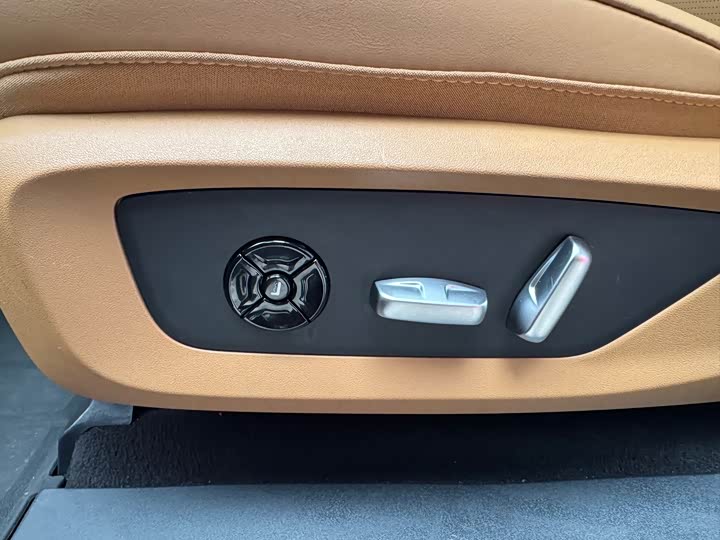 Фото 13 - LiXiang One