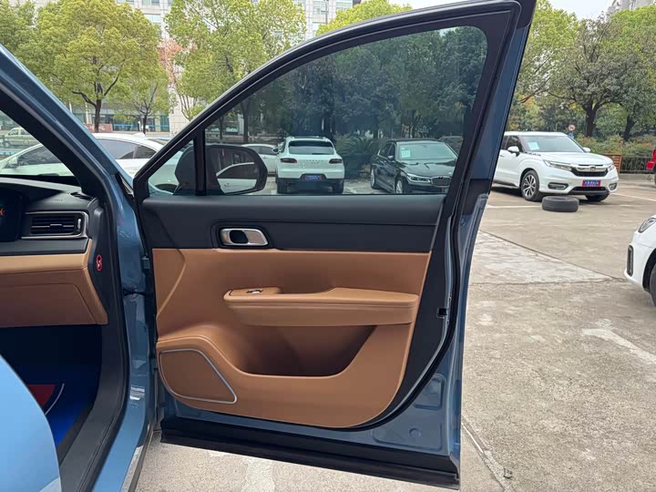 Фото 20 - LiXiang One