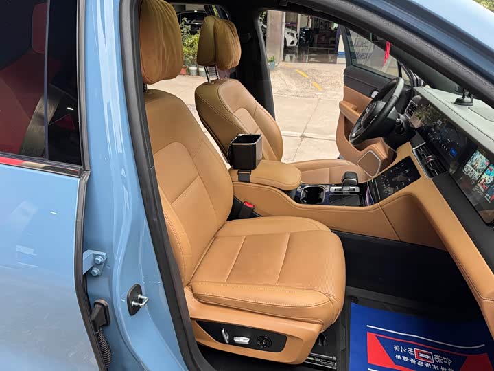 Фото 22 - LiXiang One