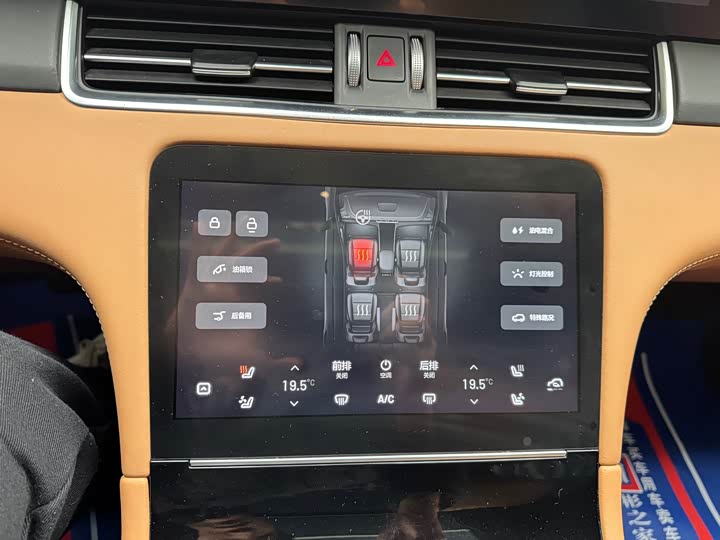 Фото 25 - LiXiang One